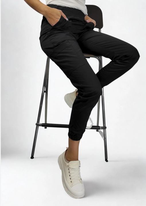 Spodnie medyczne damskie jogger Brigston  czarny.png