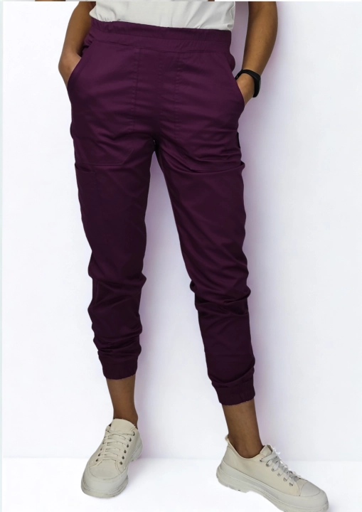 Spodnie medyczne damskie jogger Brigston ciemna oberżyna.png