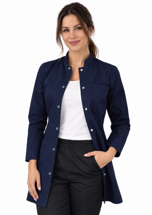 Fartuch-medyczny-damski z-długim-rekawem-stójka-granat-euro-styl (2).jpg